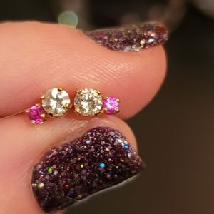 14k  yellow gold diamond and ruby stud earings screwbacks